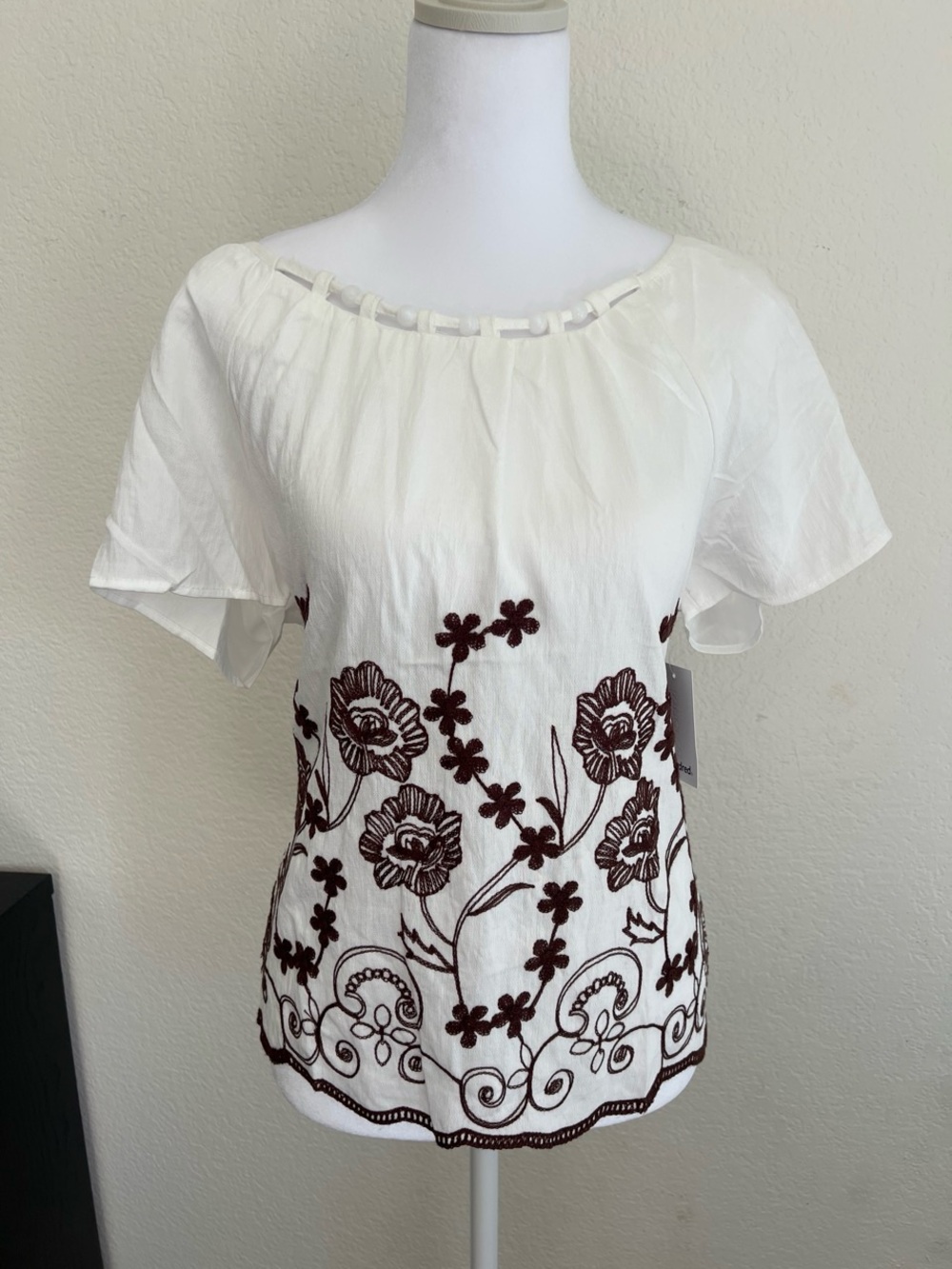 Embroidered White Short-Sleeve Women's Top with Brown Floral Accents